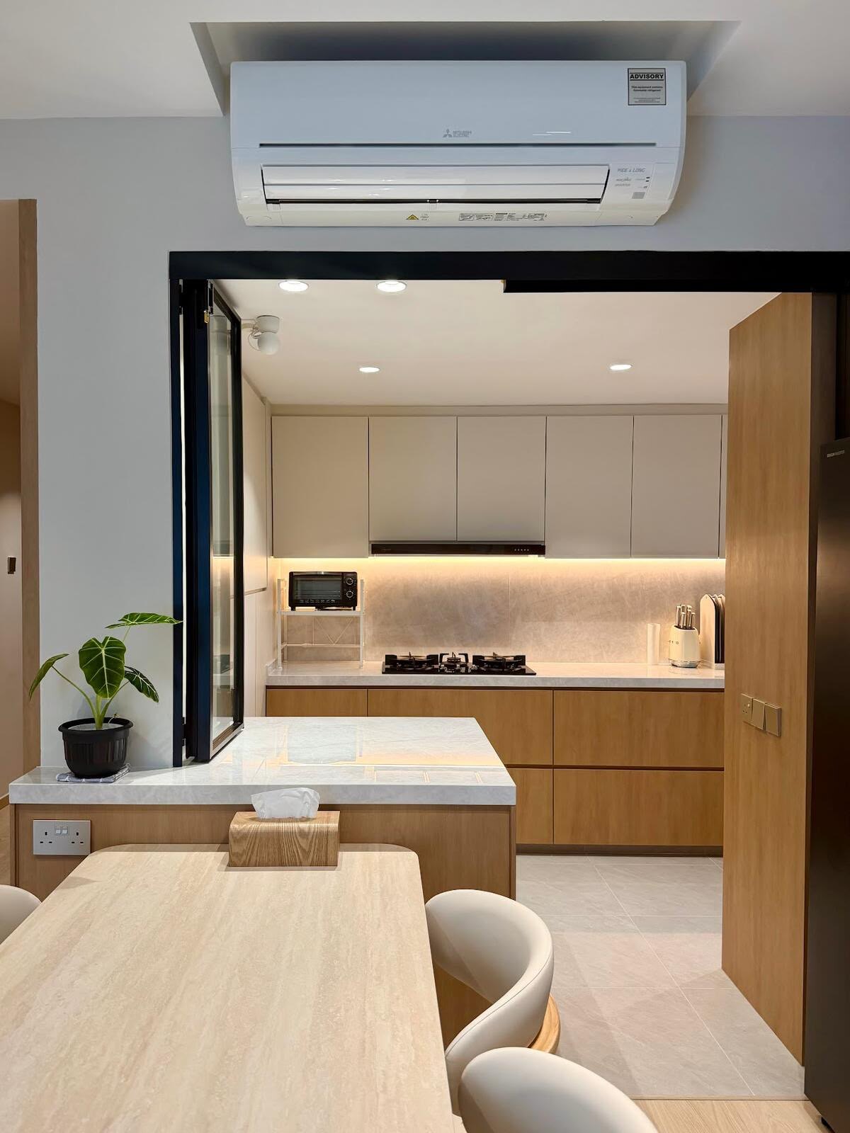Dry kitchen with a glass folding partition